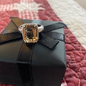 Woman’s ring